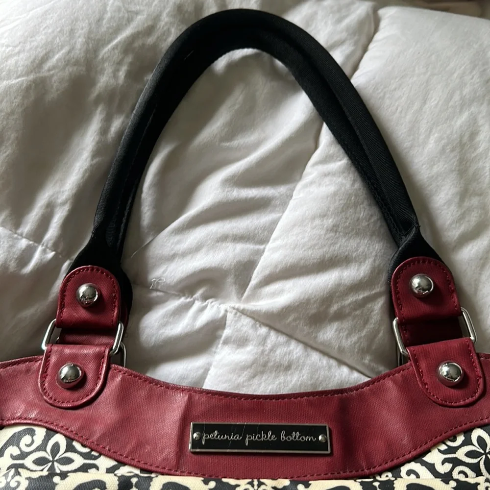 Petunia Pickle Bottom tote/diaper/mommy bag with front pockets, two back pockets